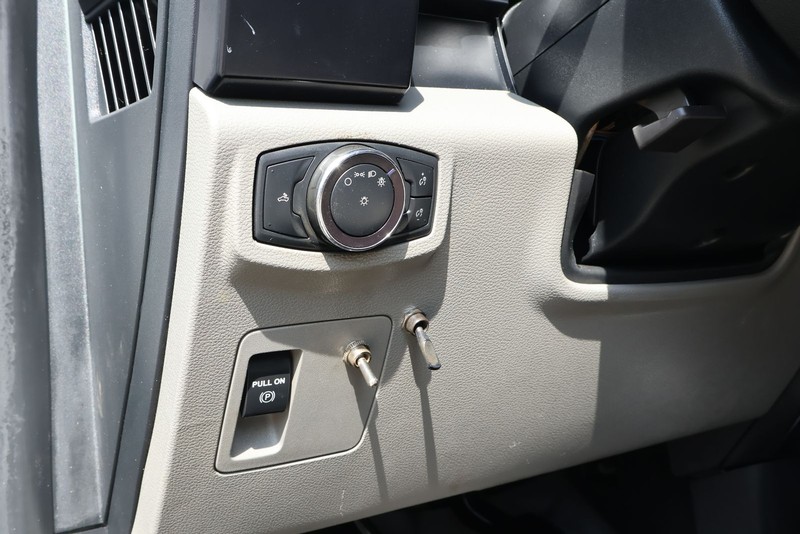 Ford F-150 Vehicle Full-screen Gallery Image 18