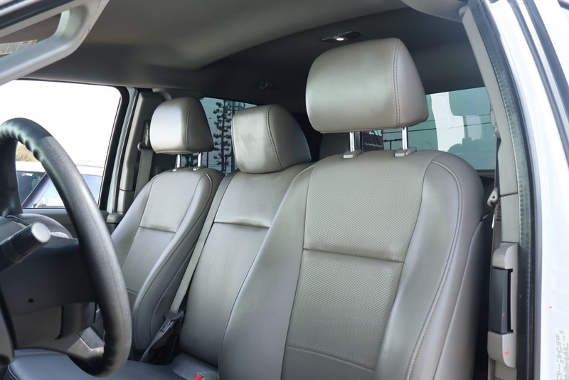 Ford F-150 Vehicle Full-screen Gallery Image 19