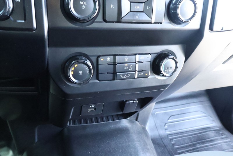 Ford F-150 Vehicle Full-screen Gallery Image 33