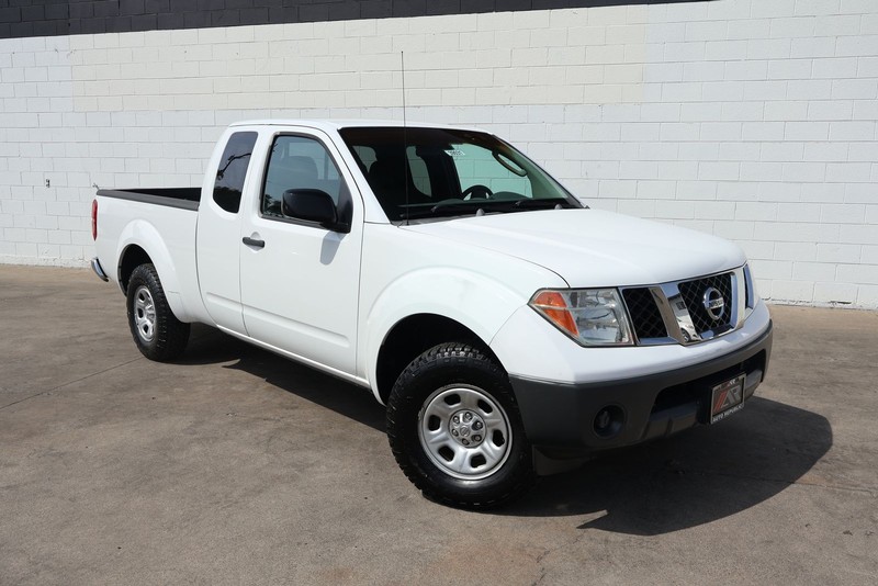 Nissan Frontier Vehicle Full-screen Gallery Image 02