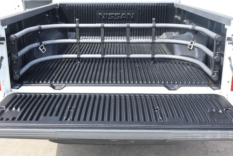 Nissan Frontier Vehicle Full-screen Gallery Image 07