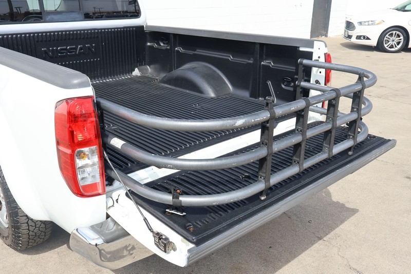 Nissan Frontier Vehicle Full-screen Gallery Image 08