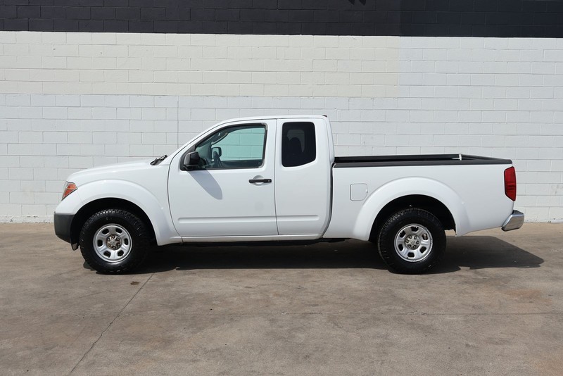 Nissan Frontier Vehicle Full-screen Gallery Image 10