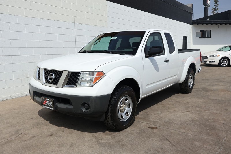 Nissan Frontier Vehicle Full-screen Gallery Image 11