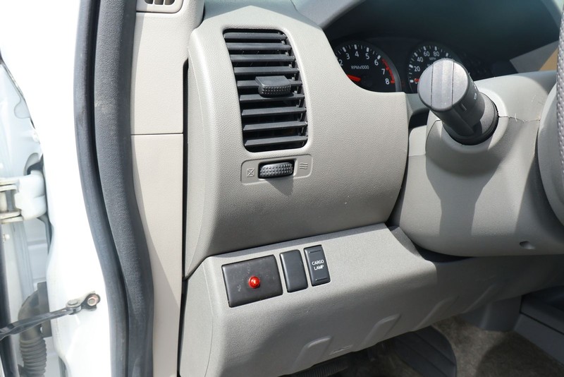 Nissan Frontier Vehicle Full-screen Gallery Image 16