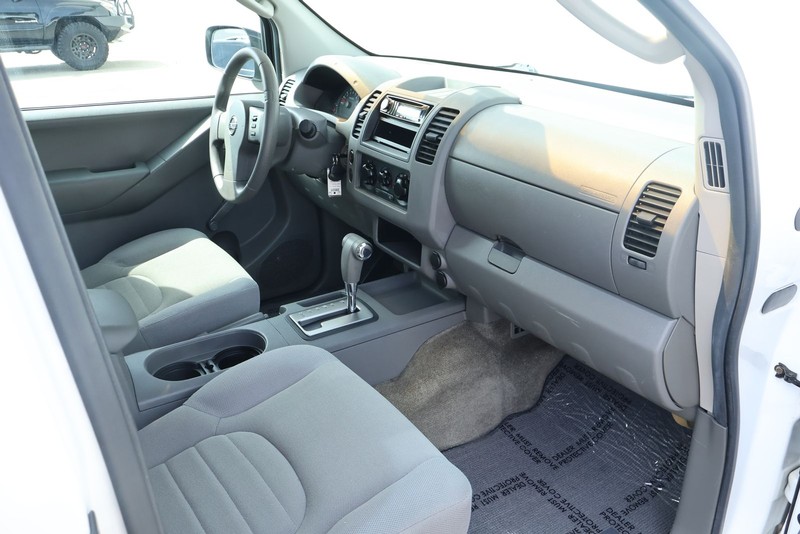 Nissan Frontier Vehicle Full-screen Gallery Image 19