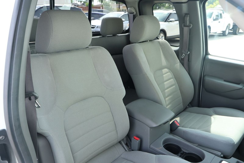 Nissan Frontier Vehicle Full-screen Gallery Image 20