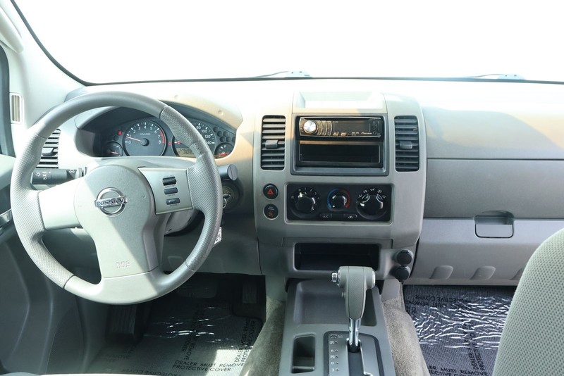 Nissan Frontier Vehicle Full-screen Gallery Image 23