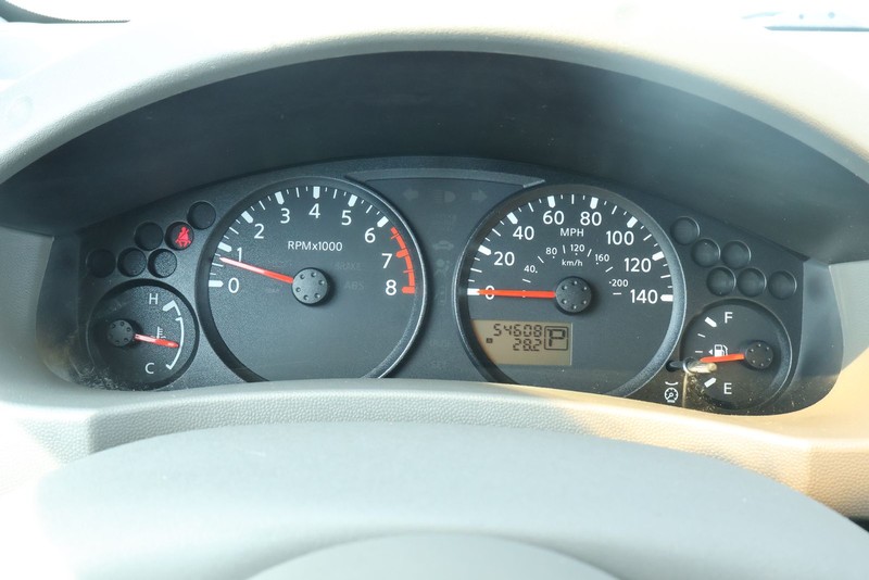 Nissan Frontier Vehicle Full-screen Gallery Image 24