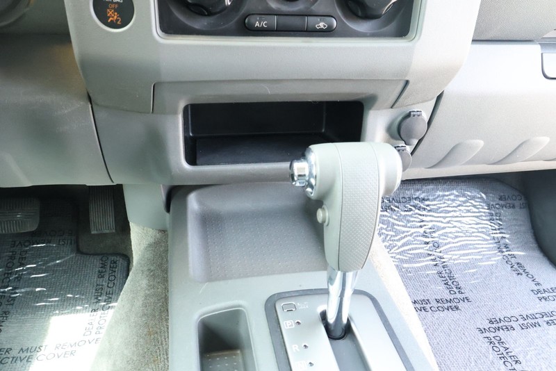 Nissan Frontier Vehicle Full-screen Gallery Image 27