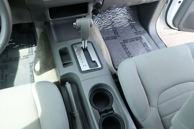 Nissan Frontier Vehicle Full-screen Gallery Image 28