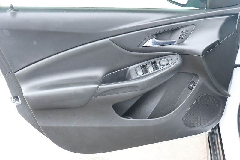 Chevrolet Volt Vehicle Full-screen Gallery Image 15