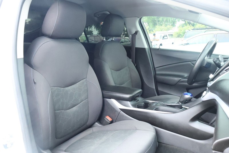 Chevrolet Volt Vehicle Full-screen Gallery Image 21