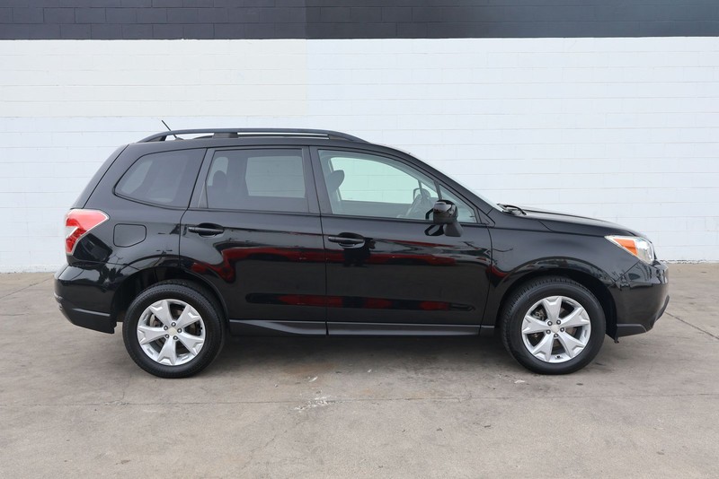 Subaru Forester Vehicle Full-screen Gallery Image 04