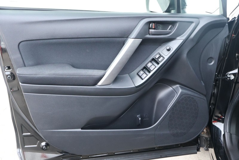 Subaru Forester Vehicle Full-screen Gallery Image 15