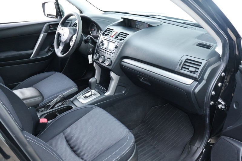 Subaru Forester Vehicle Full-screen Gallery Image 21