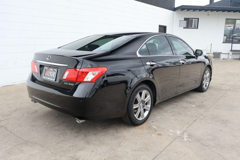 Lexus ES 350 Vehicle Full-screen Gallery Image 05