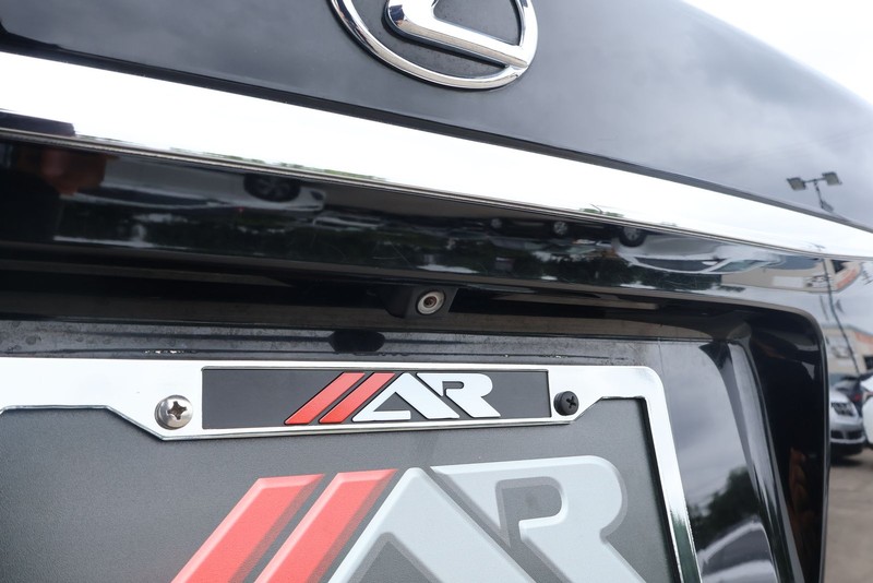 Lexus ES 350 Vehicle Full-screen Gallery Image 08