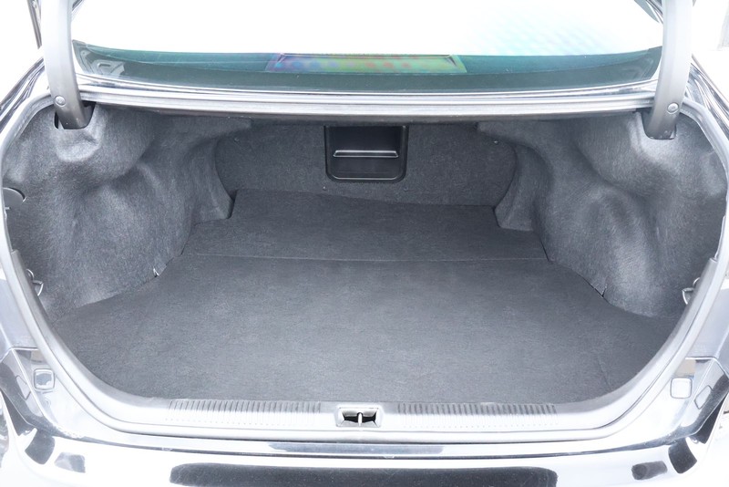 Lexus ES 350 Vehicle Full-screen Gallery Image 09