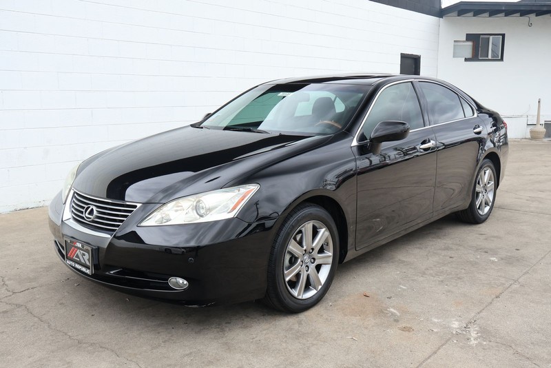 Lexus ES 350 Vehicle Full-screen Gallery Image 12
