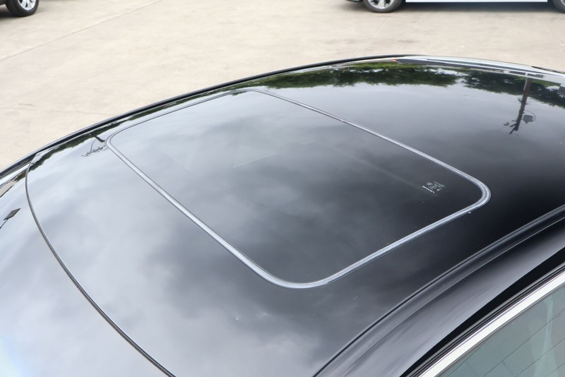 Lexus ES 350 Vehicle Full-screen Gallery Image 13