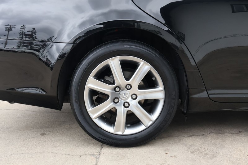 Lexus ES 350 Vehicle Full-screen Gallery Image 15