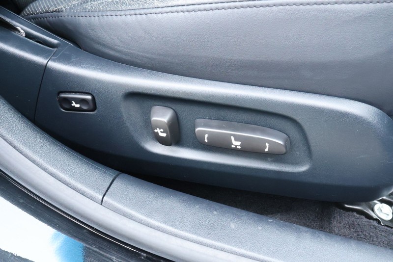 Lexus ES 350 Vehicle Full-screen Gallery Image 24