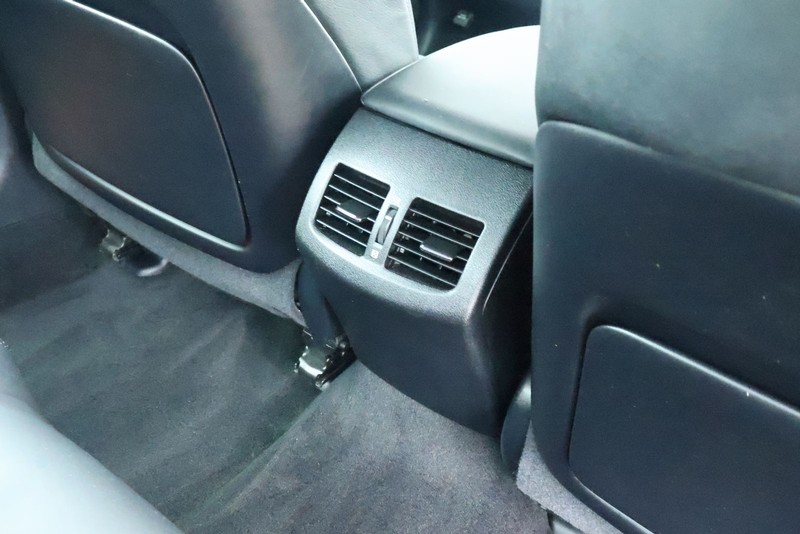 Lexus ES 350 Vehicle Full-screen Gallery Image 27