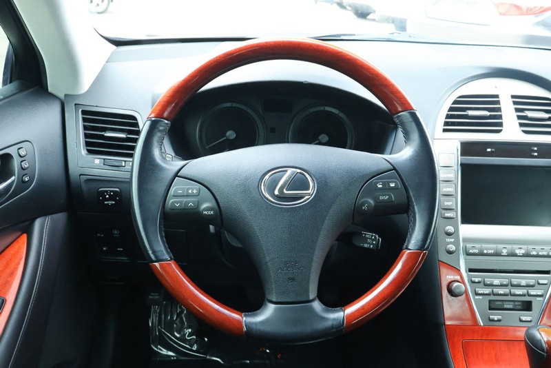 Lexus ES 350 Vehicle Full-screen Gallery Image 30