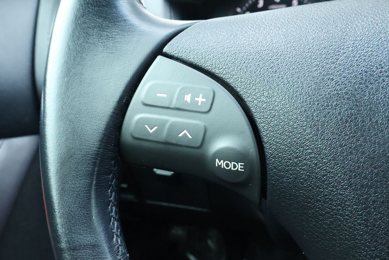 Lexus ES 350 Vehicle Full-screen Gallery Image 31