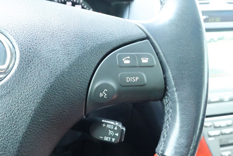 Lexus ES 350 Vehicle Full-screen Gallery Image 32