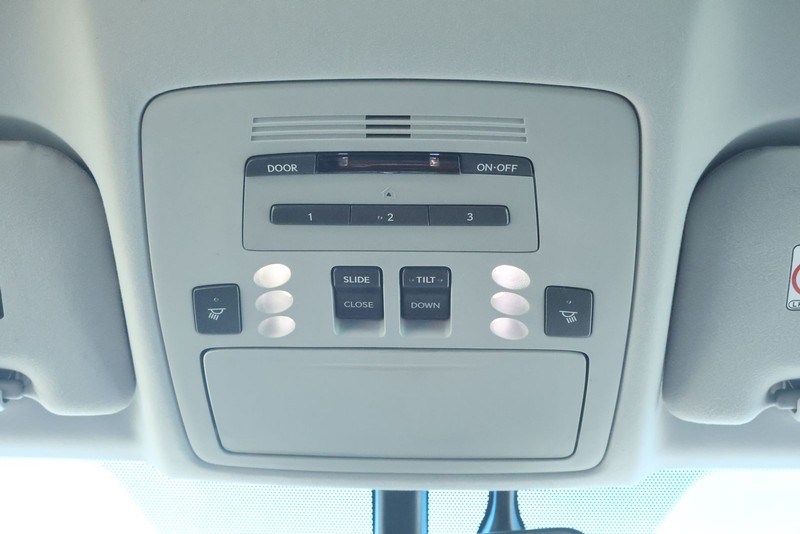 Lexus ES 350 Vehicle Full-screen Gallery Image 39