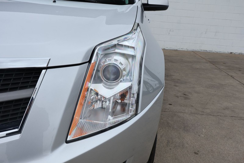 Cadillac SRX Vehicle Full-screen Gallery Image 03