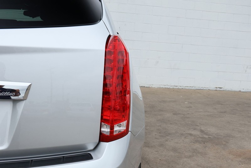 Cadillac SRX Vehicle Full-screen Gallery Image 07