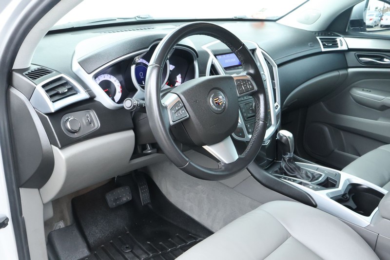 Cadillac SRX Vehicle Full-screen Gallery Image 17