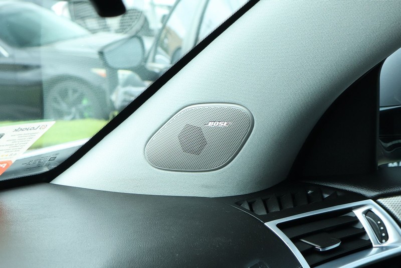 Cadillac SRX Vehicle Full-screen Gallery Image 19