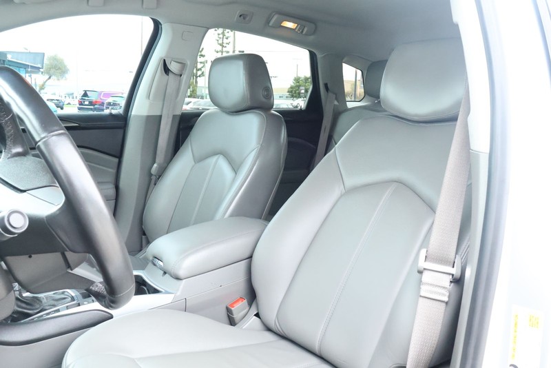 Cadillac SRX Vehicle Full-screen Gallery Image 21