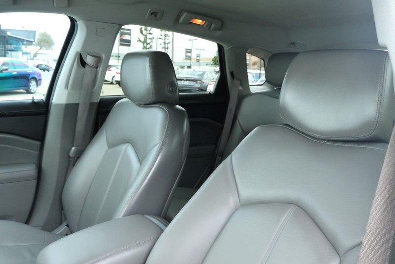 Cadillac SRX Vehicle Full-screen Gallery Image 22