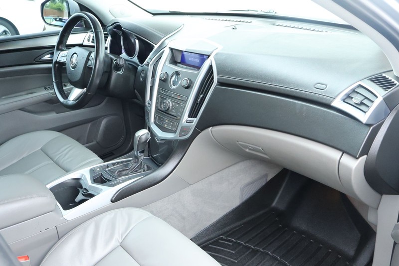 Cadillac SRX Vehicle Full-screen Gallery Image 23