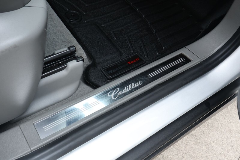 Cadillac SRX Vehicle Full-screen Gallery Image 24