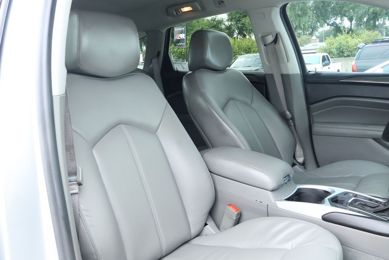 Cadillac SRX Vehicle Full-screen Gallery Image 25