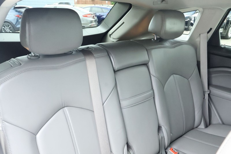 Cadillac SRX Vehicle Full-screen Gallery Image 26