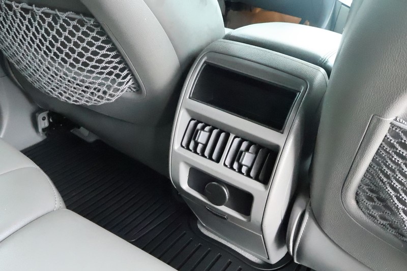 Cadillac SRX Vehicle Full-screen Gallery Image 27