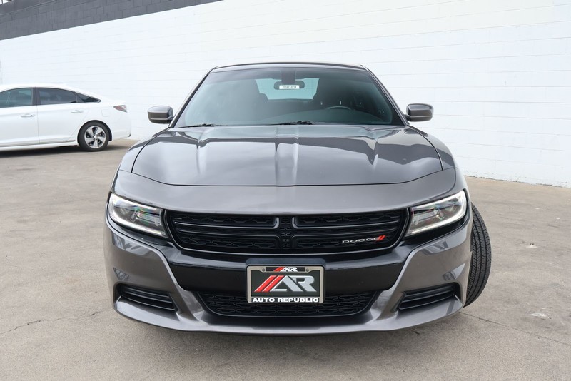 Dodge Charger Vehicle Full-screen Gallery Image 02