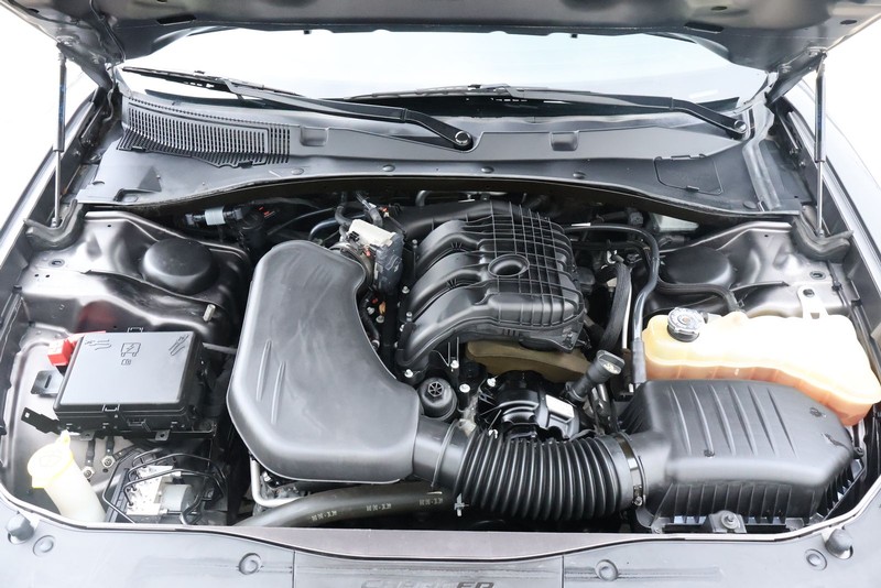 Dodge Charger Vehicle Full-screen Gallery Image 12