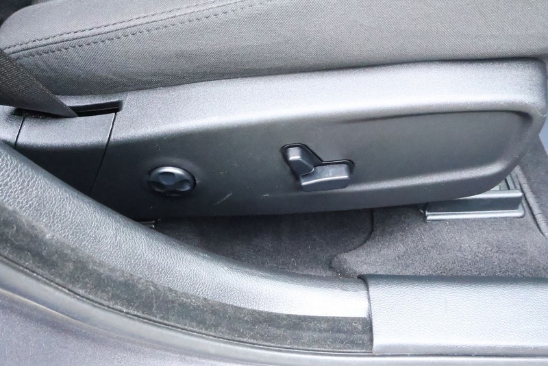 Dodge Charger Vehicle Full-screen Gallery Image 21