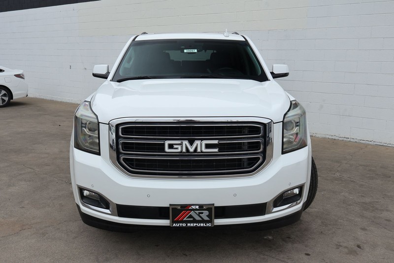 GMC Yukon Vehicle Full-screen Gallery Image 02