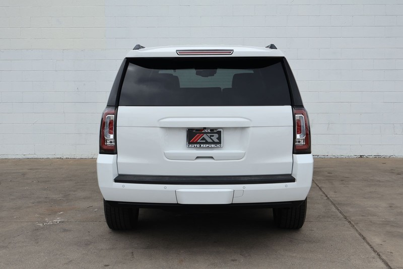 GMC Yukon Vehicle Full-screen Gallery Image 06