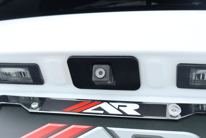 GMC Yukon Vehicle Full-screen Gallery Image 08