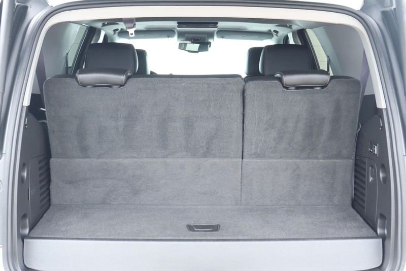 GMC Yukon Vehicle Full-screen Gallery Image 09